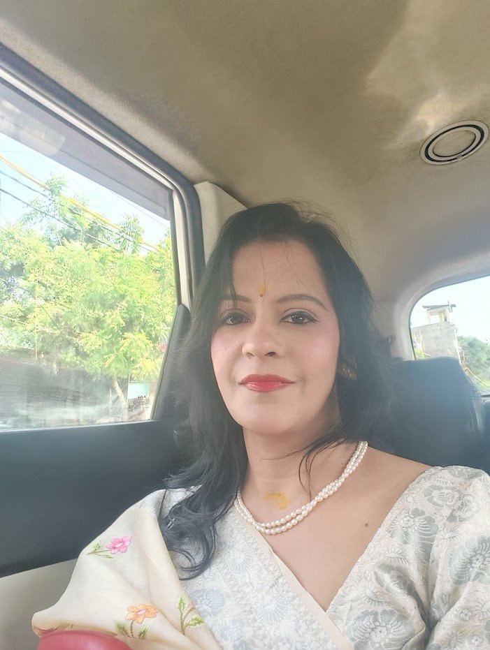 Astrologer Manisha Bharati Tarot Reader in Prayagraj India